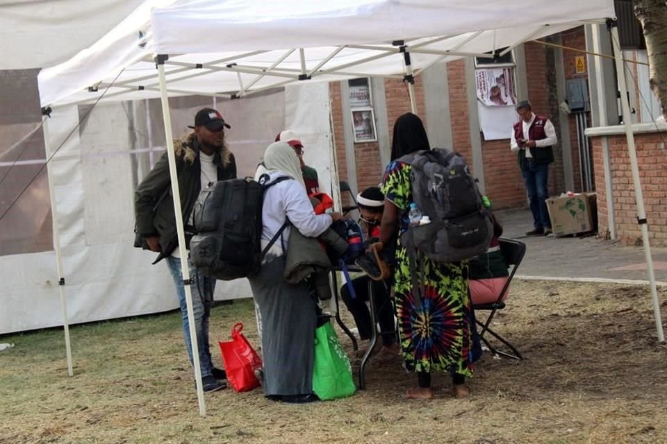 Cinco días después de que comenzó a operar, el albergue habilitado en la Alcaldía de Tláhuac registra a 216 personas migrantes.