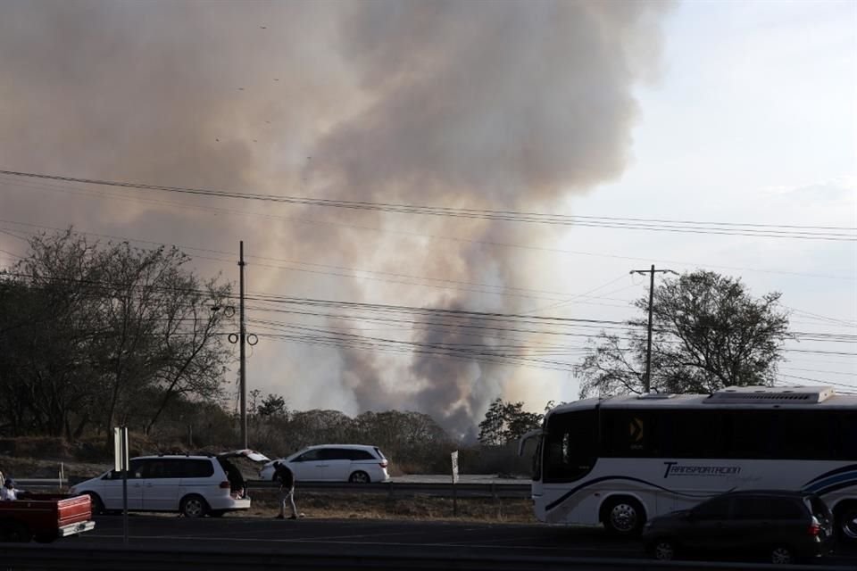 Incendio forestal en el paraje Ampliación de la Cruz, ubicado dentro del Área Natural Protegida Bosque La Primavera.