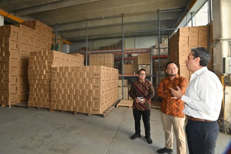 Pláticas sobre distribución de productos para la cadena de supermercados más grande de Mexico.