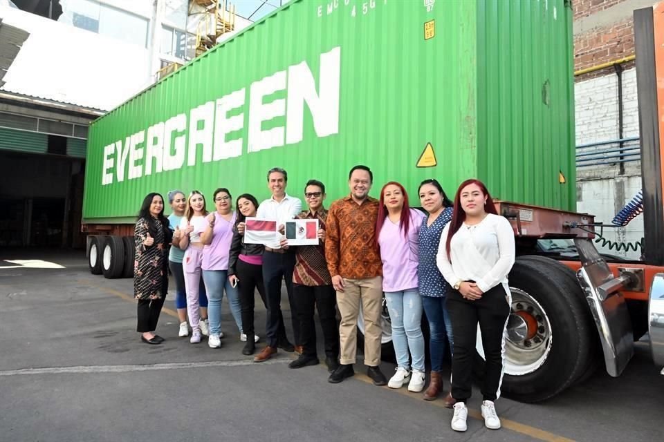 ITPC Mexico City y Tab&Kit reciben el contenedor con cristalería proveniente de Indonesia.