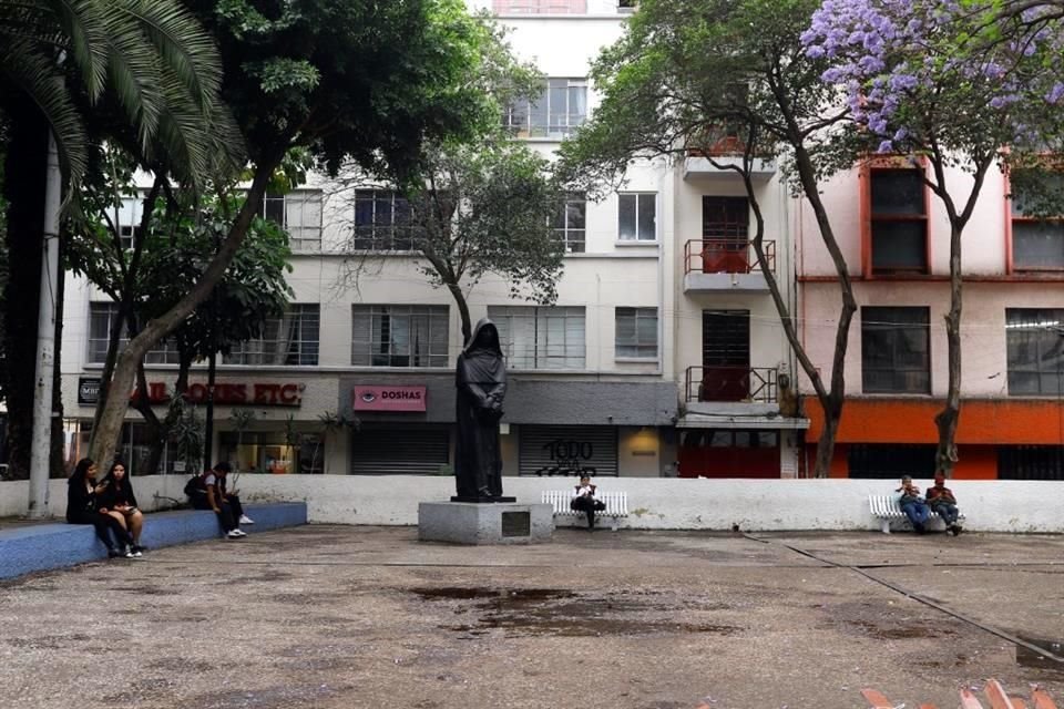 Hasta el momento 450 migrantes que encontraban en la Plaza Giordano Bruno han sido trasladados hacia el albergue temporal que se habilitó en Tláhuac.