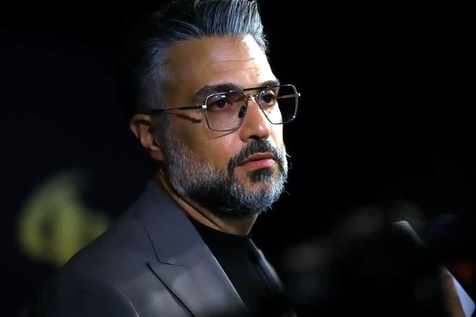 Jaime Camil se une a la tercera temporada de la serie 'Acapulco', protagonizada y dirigida por Eugenio Derbez.