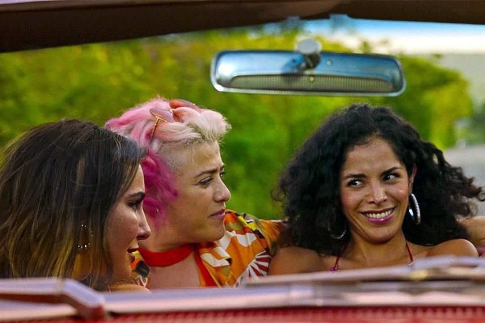 En 'Fuga de Reinas', cuatro amigas adultas intentarán concretar la lista de cosas pendientes que dejaron desde la preparatoria, en un viaje que les cambiará la vida.