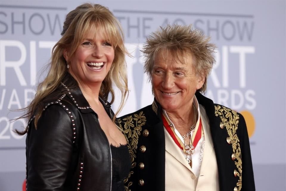 Rod Stewart renovó sus votos con su esposa Penny Lancaster en Australia.