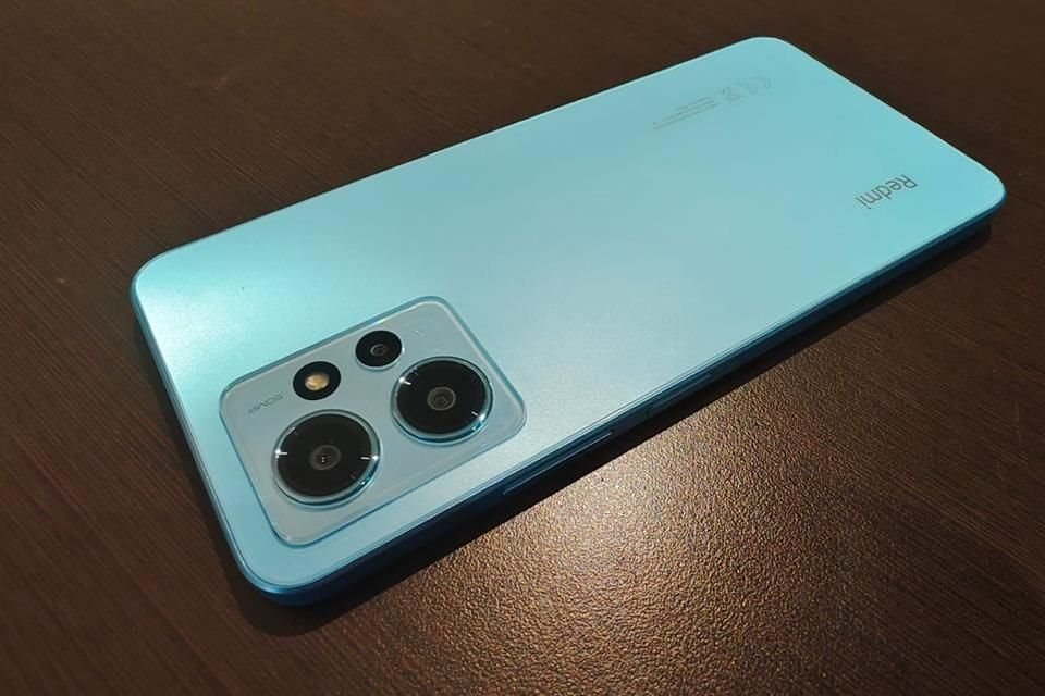 La pantalla del Redmi Note 12 dispone de un amplio tamaño de 6.67 pulgadas con tecnología AMOLED.