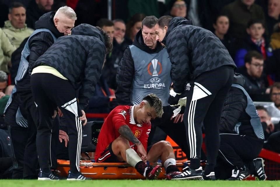 La salida del argentino Lisandro Martínez afectó en la zaga del United.