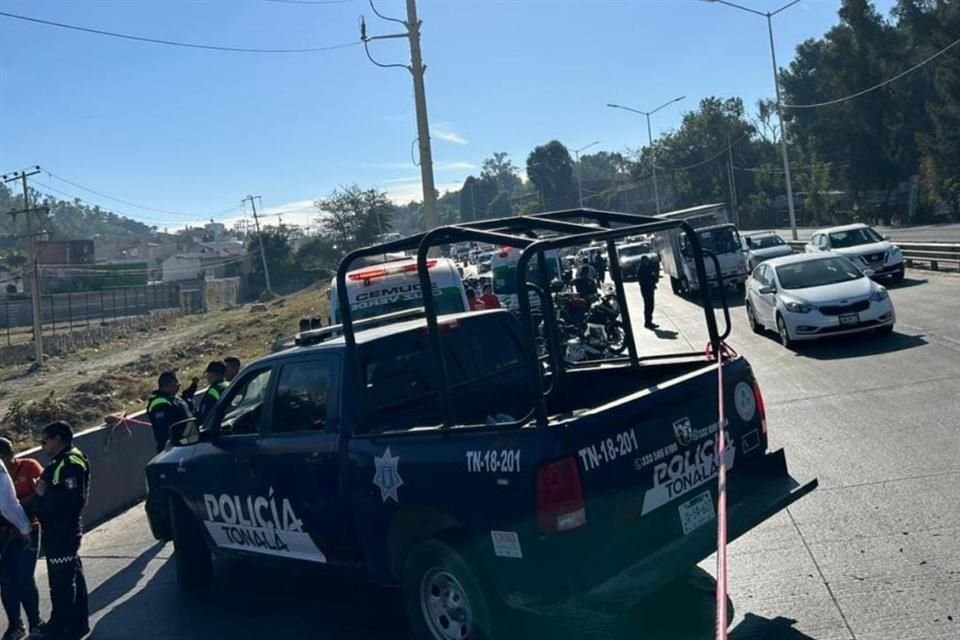 Un aparatoso accidente causó horas de tráfico y caos en el cruce de Periférico con Avenida de Los Conejos, en Tonalá.