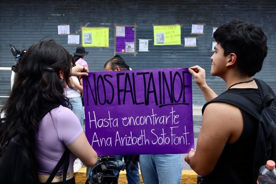 'Queremos que aparezca. Viva la queremos', gritaron amigos y familiares de Font.