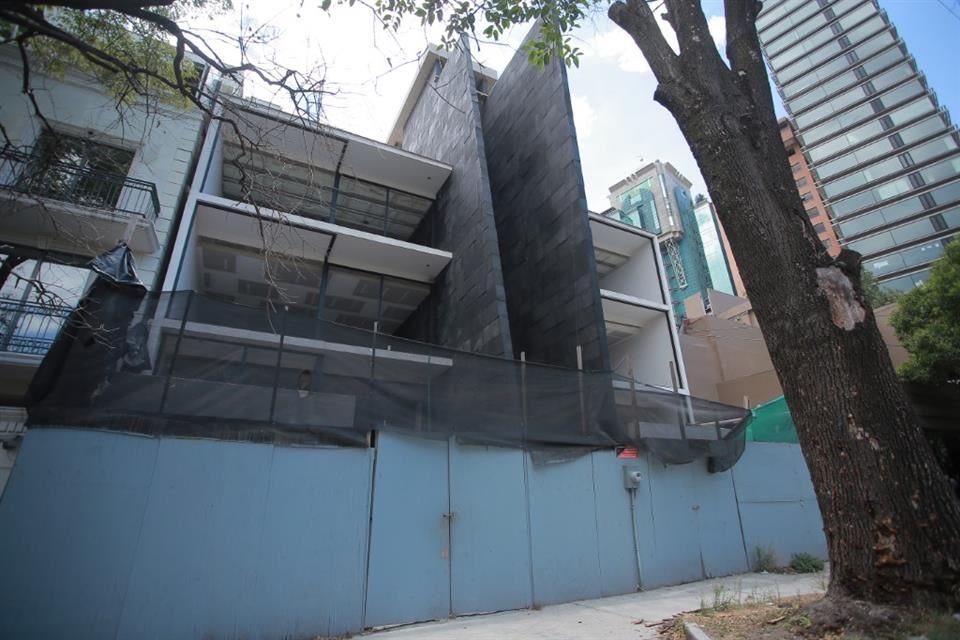 Ayer, las autoridades de la Alcaldía suspendieron las obras en el edificio en el número 15 de la Calle de Dumas.