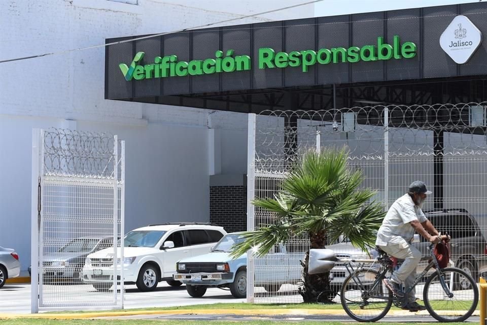 Eduardo 'N' habría convencido a un cliente de que su certificado de verificación era auténtico y tenía un costo de 700 pesos mexicanos.