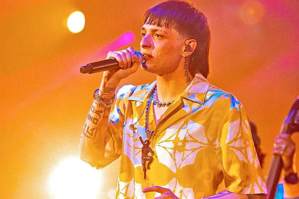 El cantante Peso Pluma se convirtió en el más escuchado en todo el mundo en la plataforma Spotify.