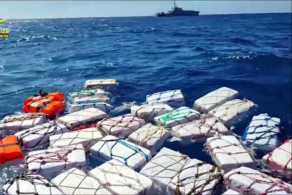 Paquetes de cocaína fueron hallados flotando en la costa siciliana.