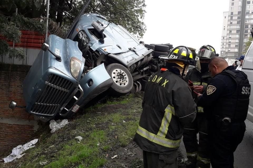 El conductor del vehículo de carga resultó sólo con heridas menores.