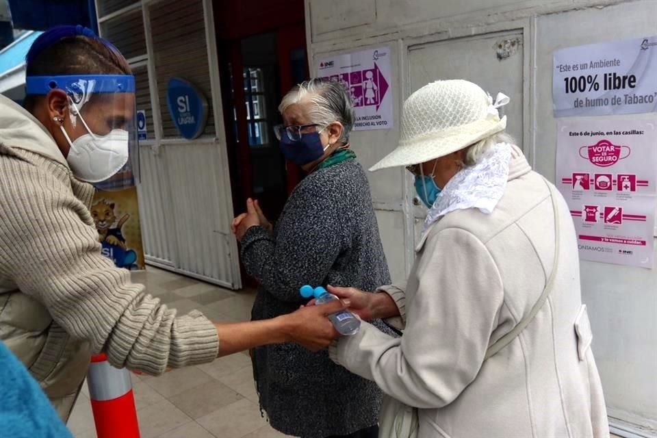 Votación en la Casilla 1119 ubicada en la colonia Guadalupe Tepeyac en la GAM.
