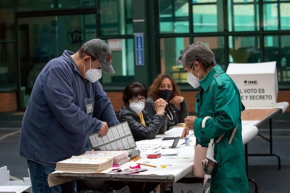 Votaciones en Miguel Hidalgo, Polanco, sección 4916.