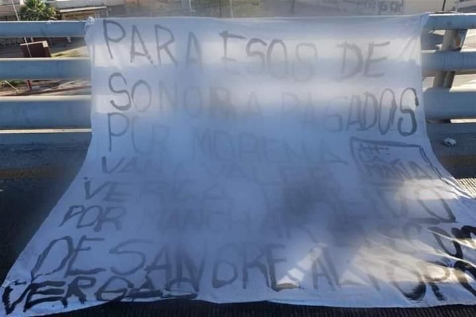 En Mexicali se colocó una manta de amenazas contra supuestas personas de Sonora pagadas por Morena.