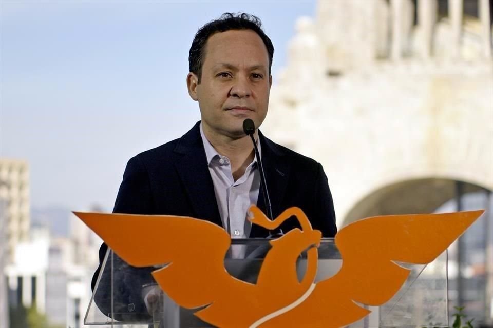 Clemente Castañeda, coordinador de senador de Movimiento Ciudadano, rechazó apoyar iniciativas de AMLO.