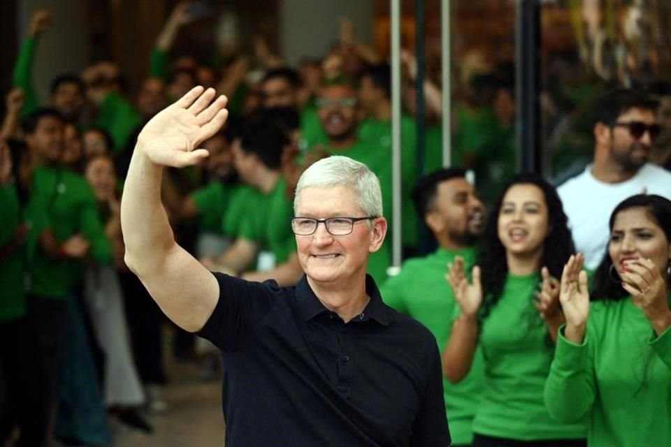 Tim Cook viajó a la India para la apertura de la tienda, casi siete años después de su primera visita como director ejecutivo de Apple.