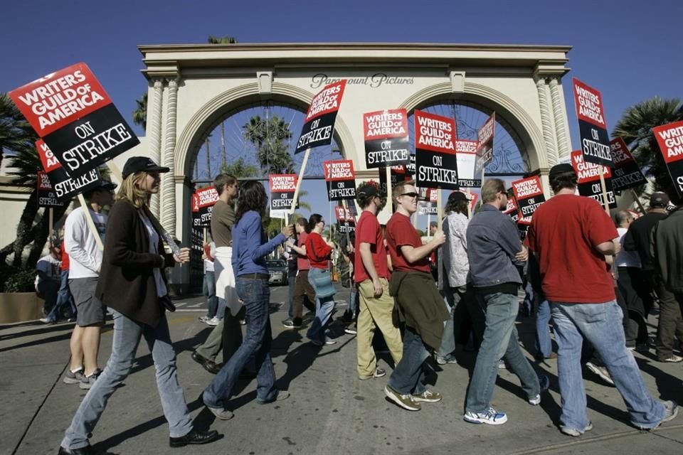 El Sindicato de Guionistas de América votó a favor de que se realice una huelga si no llegan a un acuerdo sobre su nuevo contrato.