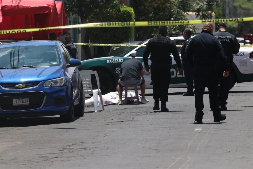 Después de amenazarlo, un hombre asesinó a otro a machetazos, en la Colonia Ignacio Zaragoza, Alcaldía Venustiano Carranza; intentó huir pero fue detenido.