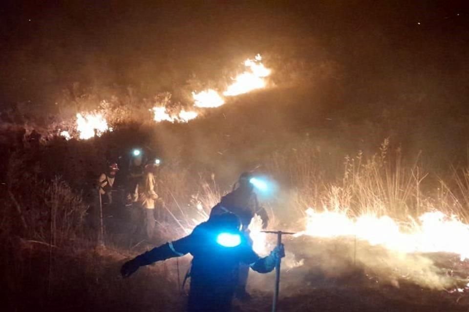 El incendio en el cerro de Totoltepec fue controlado el miércoles, pero se mantuvo la alerta atmosférica.