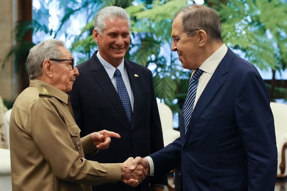 El Canciller de Rusia se reunió con el Presidente Miguel Díaz-Canel y el líder de la revolución Raúl Castro, en Cuba.