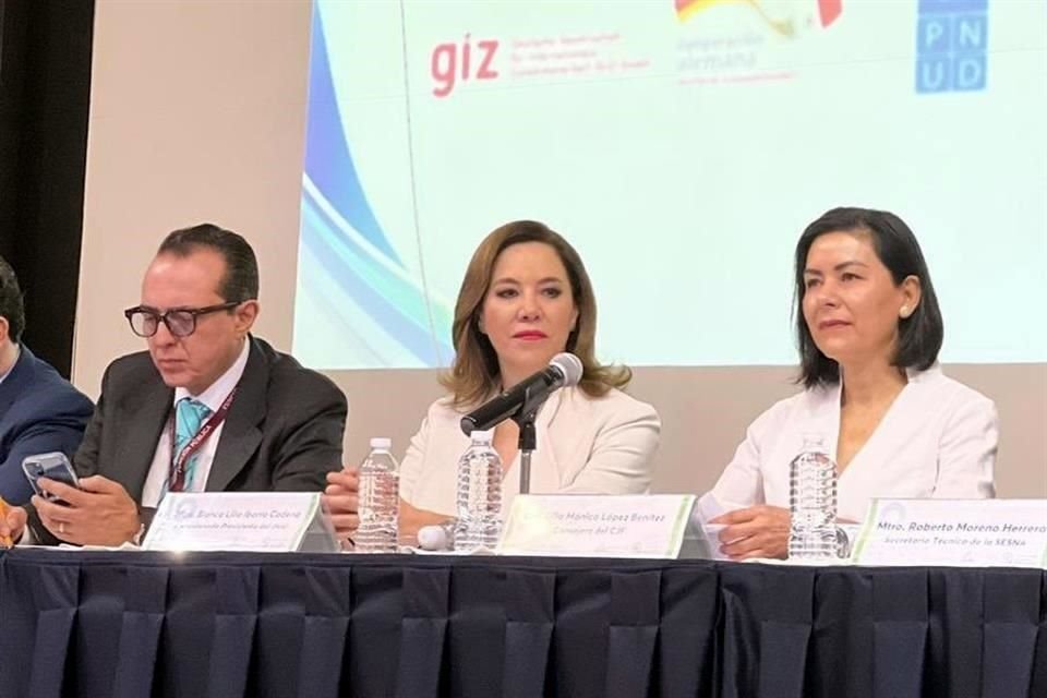 La presidenta del INAI estuvo en la presentación de la Plataforma de Aprendizaje Anticorrupción.