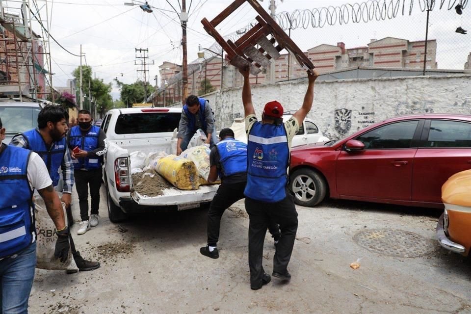 En esta limpieza se retiraron cubetas con cemento, varillas, llantas, macetas, tubos, y huacales.