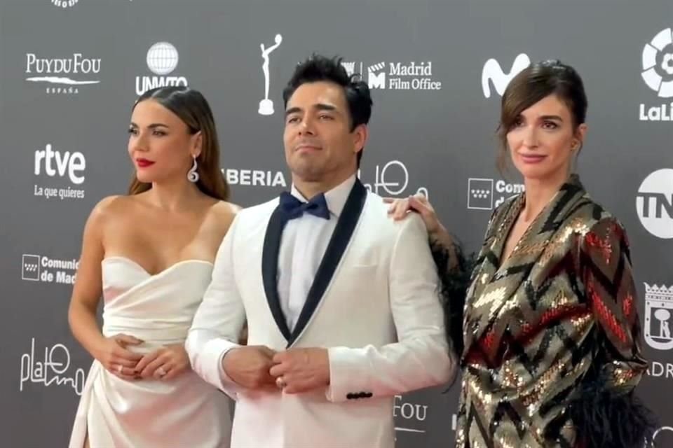 Carolina Gaitán, Omar Chaparro y Paz vega, los tres presentadores de la noche de los Premios Platino.