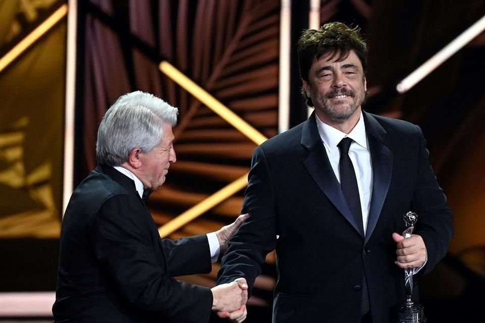 Benicio del Toro recibió el Platino de Honor.