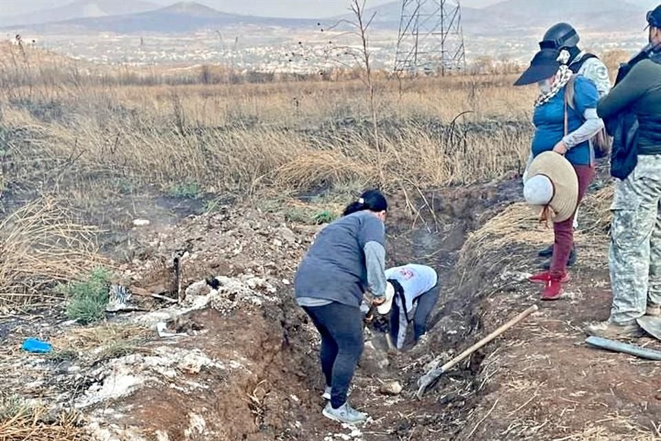 Colectivo señala que autoridades dieron por terminada búsqueda de cuerpos en predio de Tlajomulco.