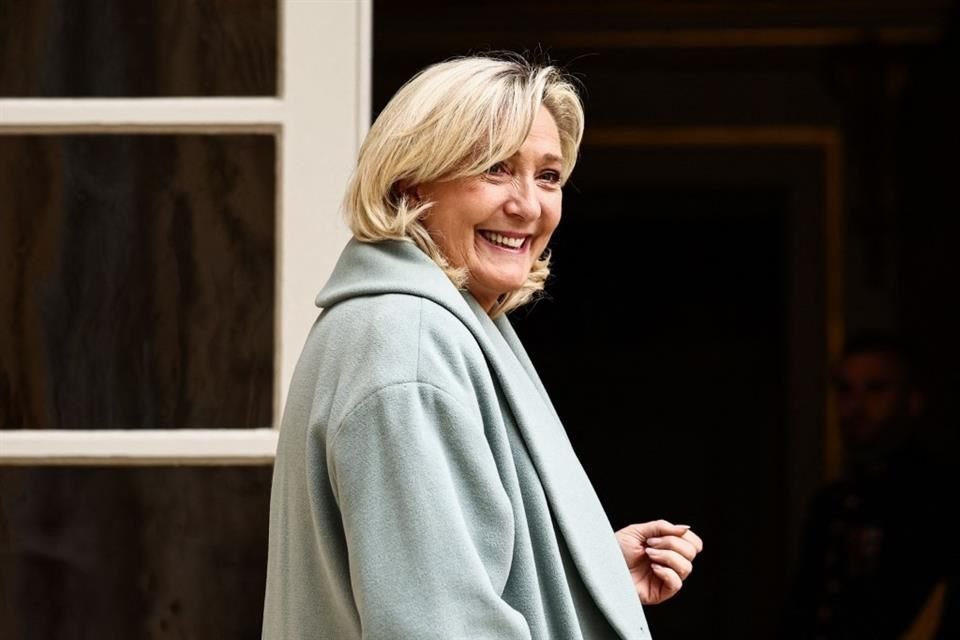 El Presidente de Francia advirtió que la líder ultraderechista Marine Le Pen podría ganar las elecciones presidenciales en 2027.