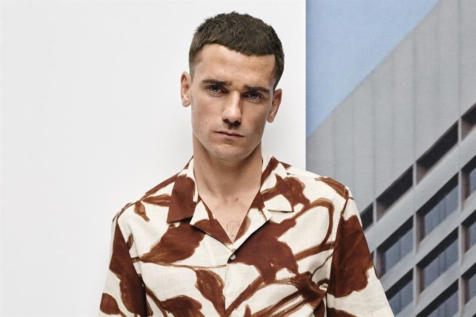 El futbolista Antoine Griezmann es el rostro de la nueva campaña de Mango Man con motivo a la colección Primavera/Verano 2023.