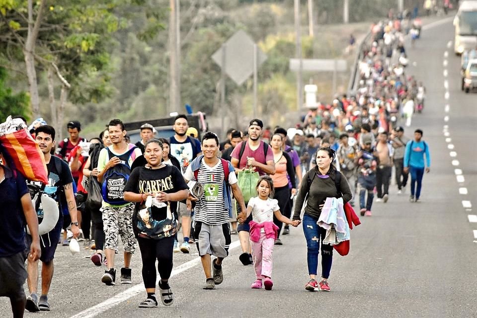 Gobierno informó que la nueva caravana migrante que arribó a Tapachula, podría implicar el tránsito de unos 3 mil 500 viajeros.