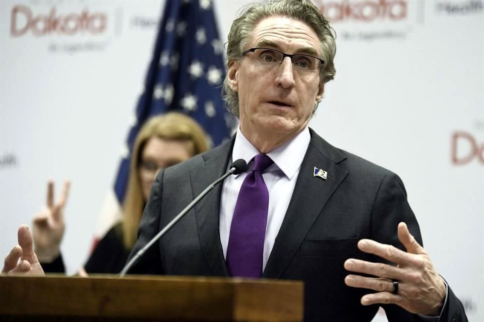 El Gobernador republicano Doug Burgum firmó una legislación que prohíbe el procedimiento durante el embarazo, con escasas excepciones hasta las seis semanas de gestación.