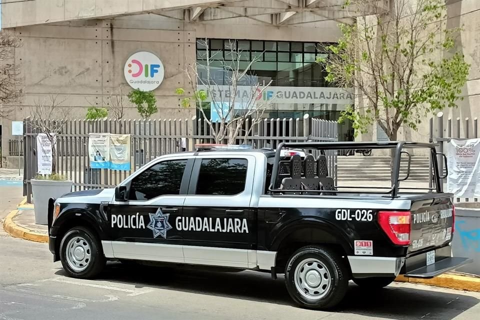 La tarde de ayer, dos niños fueron abandonados afuera de las instalaciones de DIF Guadalajara sede El Sauz.