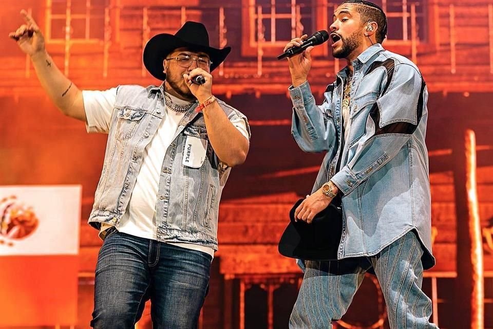 Grupo Frontera impactó a los asistentes a Coachella al cantar junto a Bad Bunny, hace unos días.