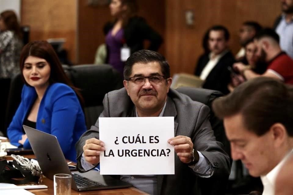 Antes de retirarse de comisiones, diputados de oposición criticaron la urgencia por aprobar la Ley de Ciencia.