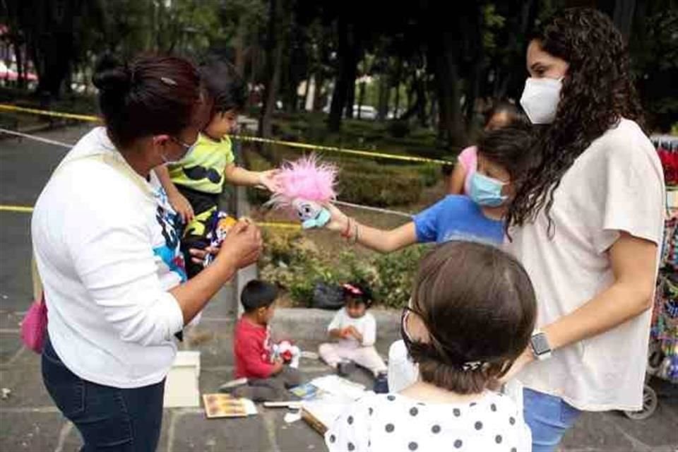 'El presupuesto se destinará a entregar un juguete a mil 600 niñas niños en la sede de la explanada de la alcaldía, y a 5 mil 500 niñas y niños en las once sedes restantes', dio a conocer.