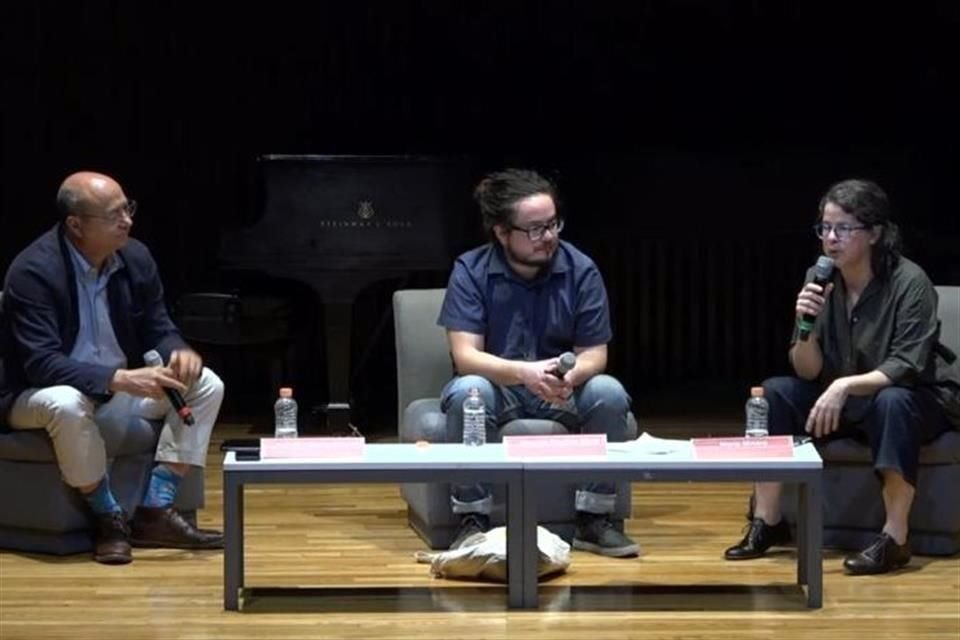 Jesús Silva-Herzog Márquez, Nicolás Medina Mora y María Minera durante el debate organizado por la Cátedra Inés Amor de la UNAM.