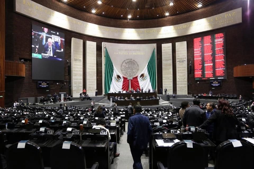 La Ley de Ciencia promovida por el Conacyt, tildada de centralista y autoritaria, fue aprobada en el Pleno de San Lázaro la mañana de este jueves.