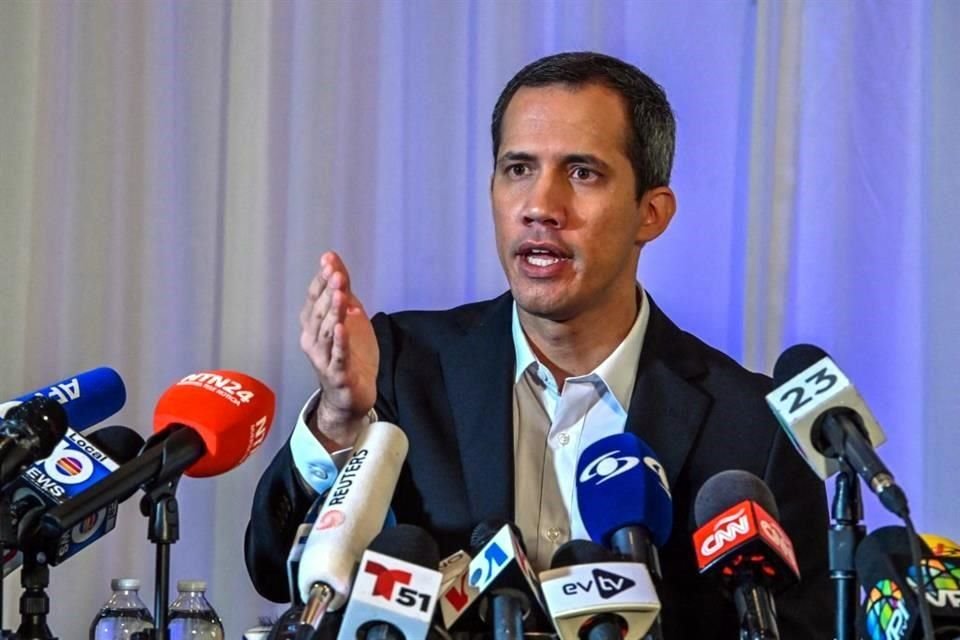 Juan Guaidó acusó al Presidente Gustavo Petro de ponerse del lado de la 'dictadura' de Nicolás Maduro.