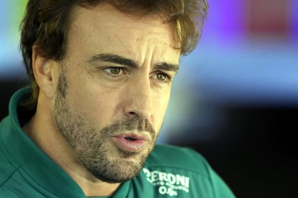 Fernando Alonso admitió que le gusta la idea de renovar con Aston Martin.