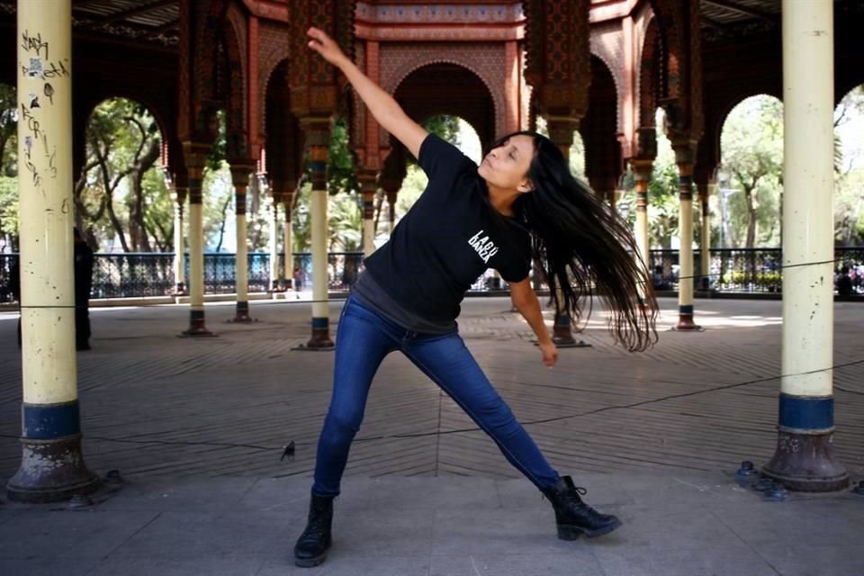 Érika Méndez, fundadora de Lagú Danza, logró desafiar la gravedad y vencer un diagnóstico clínico que la dejaba fuera de la posibilidad de bailar.
