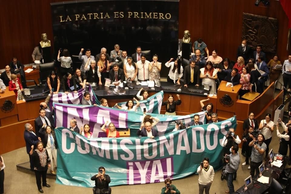 La Oposición tomó la tribuna ante el rechazo de Morena para nombrar a un comisionado del INAI.