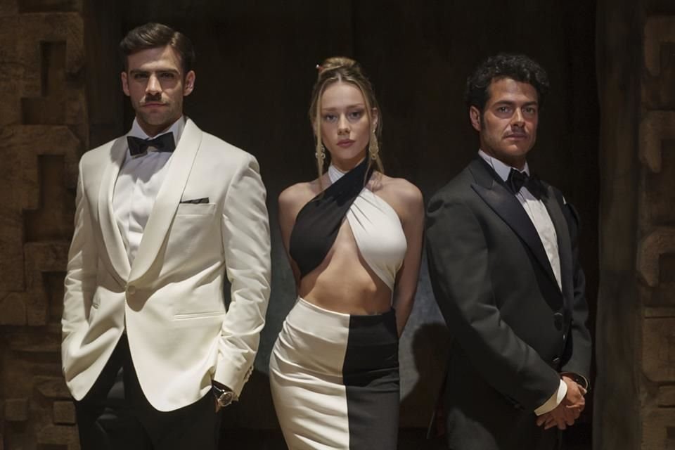 La plataforma Netflix, adelantó en exclusiva para Grupo REFORMA, parte del talento mexicano que formarán parte de sus próximos proyectos. Una de las apuestas es la serie' Bandidos', que comenzó su rodaje en México, con Ester Expósito y Alfonso Dosal, sobre un grupo en busca de un tesoro maya.