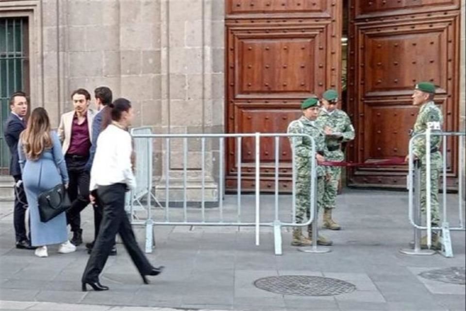 Senadores de Morena, PT, PVEM, PES, titular de Segob y la Jefa de Gobierno sostienen reunión con el Presidente AMLO, en Palacio Nacional.