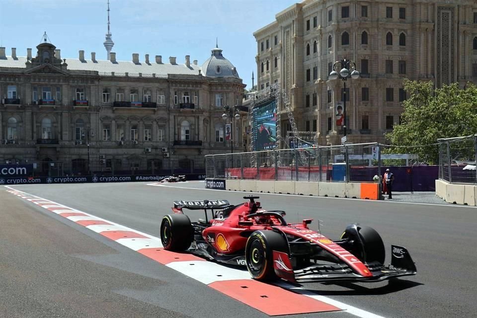Charles Leclerc, de Ferrari, se llevó la pole, su segunda del fin de semana.