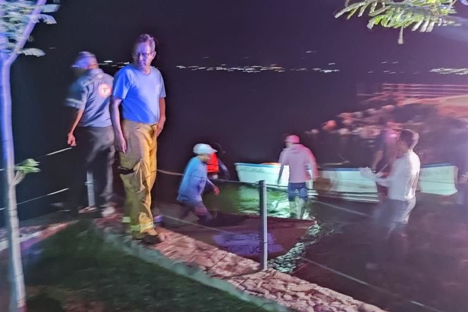 El equipo de buceo de Protección Civil realizó cuatro inmersiones para localizar el cadáver.