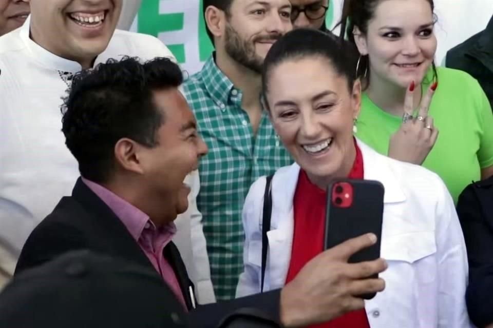 Sheinbuam dio una conferencia en León, en el Tecnológico Nacional de México, que tituló 'Políticas de Gobierno al servicio del pueblo'.